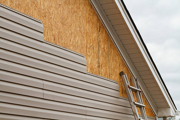 Professional Siding Contractor technician working in Midlothian, IL